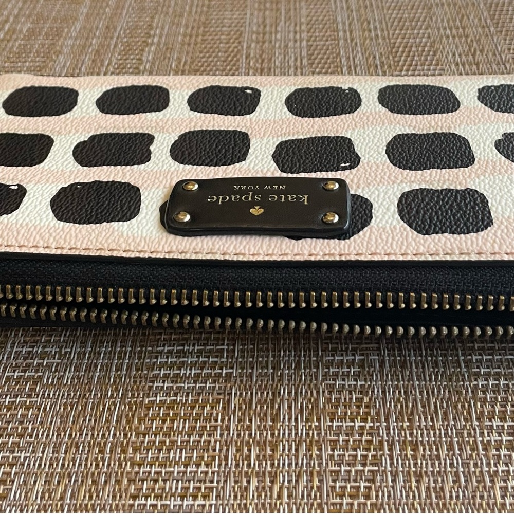 kate spade Black & White Zip Wallet - Picture 3 of 6
